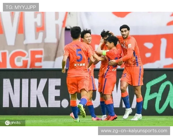 山东泰山连续边路传中，压力持续堆积