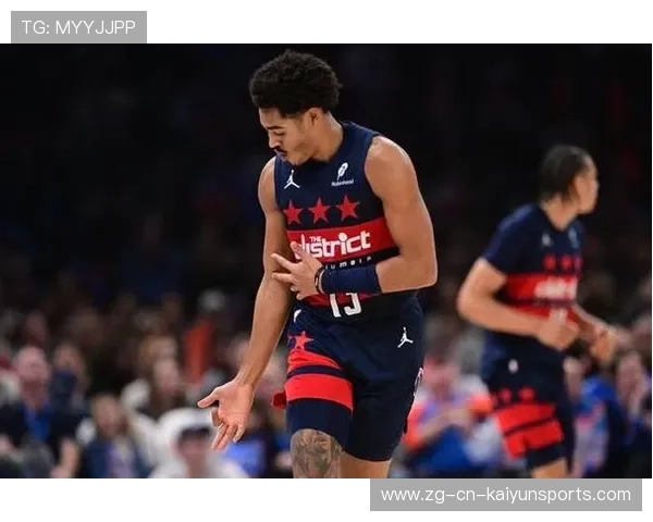 普尔连续打出高难度进攻，奇才替补席兴奋不已